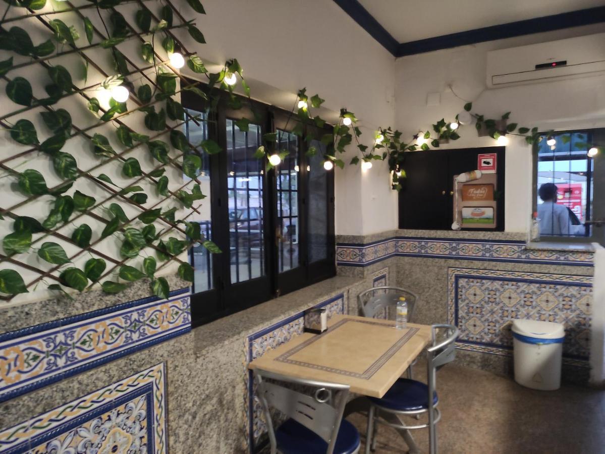 Hostal Restaurante Bar Cafeteria La Melchora Посадас Экстерьер фото